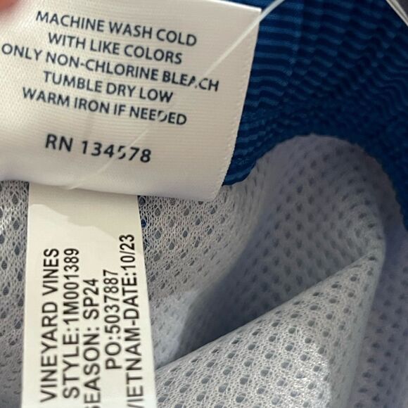 Vineyard Vines Men’s Swim Shorts, Size M, NWT - Picture 6 of 6